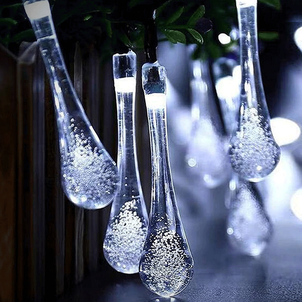 catena-decorata-con-50-gocce-a-led-bianco-freddo-10-metri-con-pannello-solare-aigostar.jpg